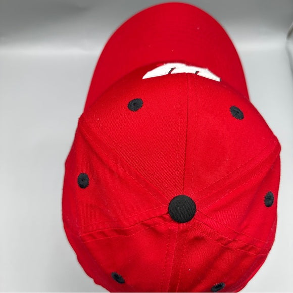 Pre-Loved Wisconsin Badgers βWβ Logo Hat β Red Adjustable Baseball Cap β Unisex