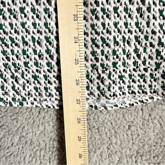 Pre - Loved New York & Company Sleeveless Black and White Patterned Blouse