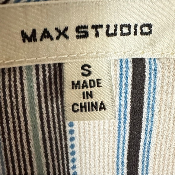 Pre - Loved Max Studio Striped Blue and White Women's Blouse