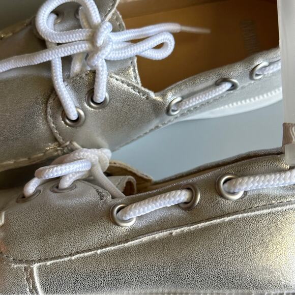 Gymboree  Little Girl’s Size 13 Silver Canvas Shoes Tennis Flat Sneakers…