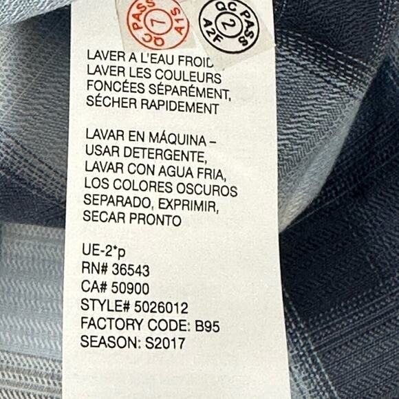 VanHeuse Size L /G Men’s Chambray Short Sleeve  Button  Shirt