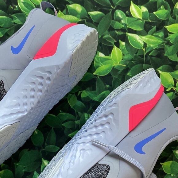 Nike Odyssey React 2 Flyknit Women’s Size 11  Sneakers (AH1016500)