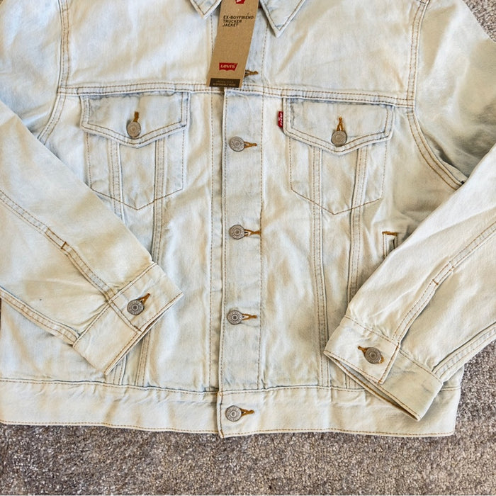 PanacheProse Levi’s Ex-Boyfriend Trucker Denim Jacket Size L with Floral Embroidered Back.L