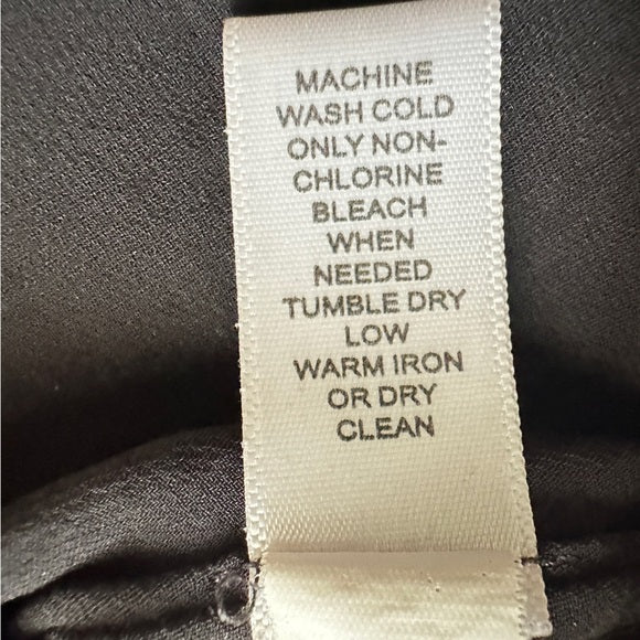 Pre - Loved Elegant Black Sleeveless Ruffle Blouse– Banana Republic Size: 2