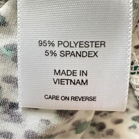 Pre - Loved New York & Company Sleeveless Black and White Patterned Blouse