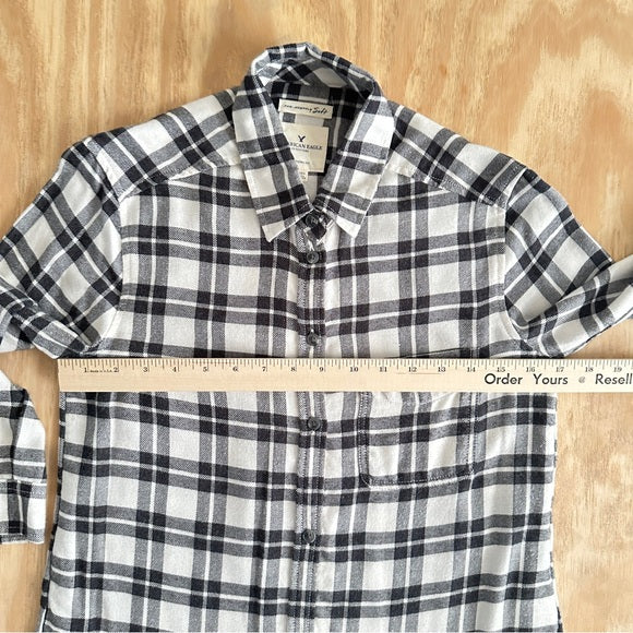 Pre - Loved American Eagle Outfitters Women’s Boyfriend Fit Black and White Plaid Shirt XS