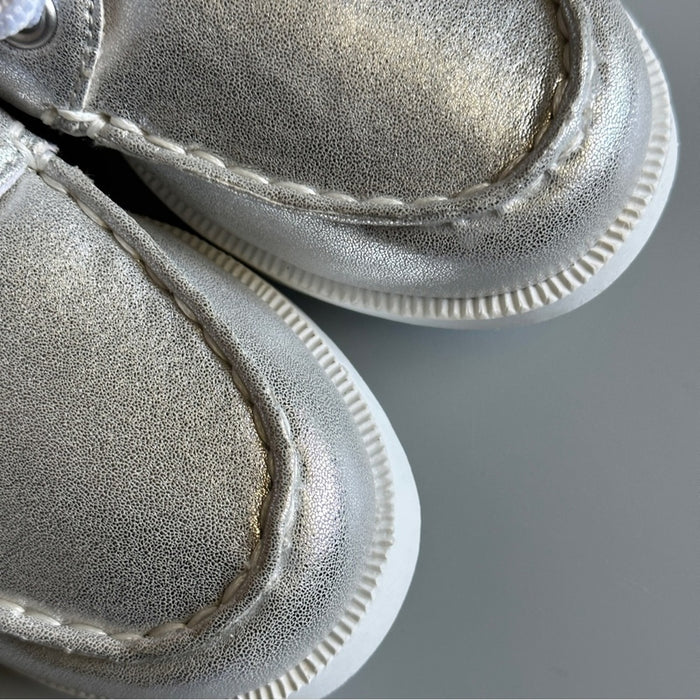 PanacheProse Gymboree Little Girl’s Size 1  Silver Canvas Shoes Tennis Flat Sneakers  …