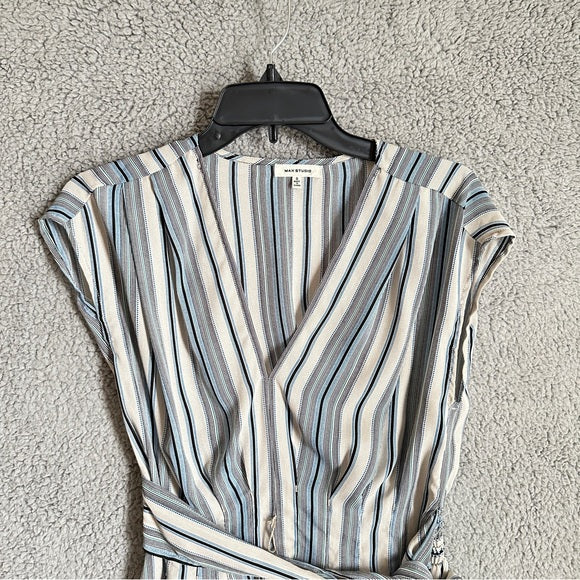 Pre - Loved Max Studio Striped Blue and White Women's Blouse
