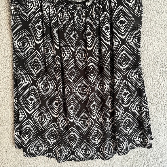 Pre - Loved Tiffany & Grey Black and White Geometric Women's Blouse