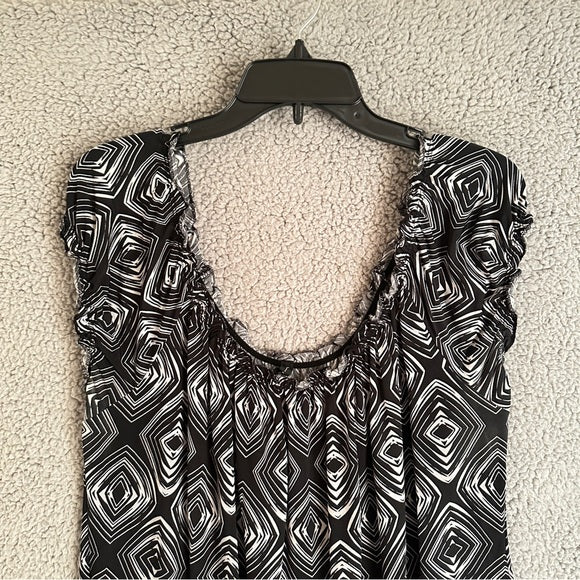 Pre - Loved Tiffany & Grey Black and White Geometric Women's Blouse