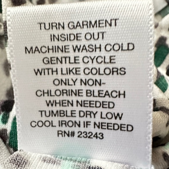 Pre - Loved New York & Company Sleeveless Black and White Patterned Blouse