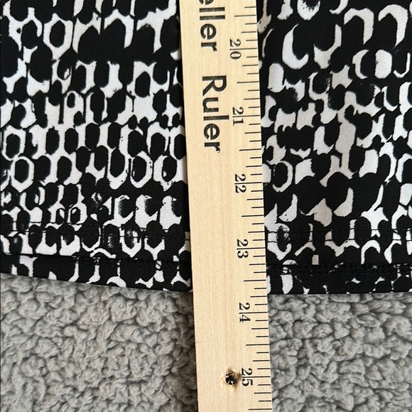 Pre - Loved Bleaker & McDougale Black and White Women's Blouse