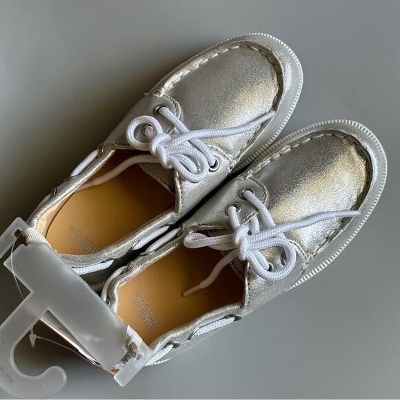 Gymboree  Little Girl’s Size 13 Silver Canvas Shoes Tennis Flat Sneakers…