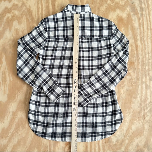 Pre - Loved American Eagle Outfitters Women’s Boyfriend Fit Black and White Plaid Shirt XS