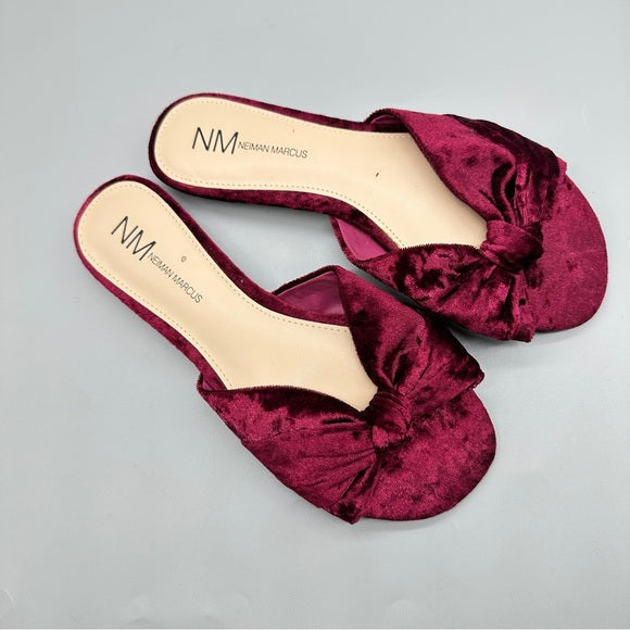 Pre - Loved Neman Marcus Women's Burgundy Velvet Slide Sandals