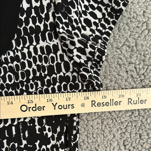 Pre - Loved Bleaker & McDougale Black and White Women's Blouse