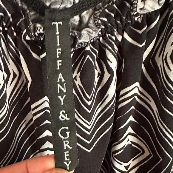 Pre - Loved Tiffany & Grey Black and White Geometric Women's Blouse
