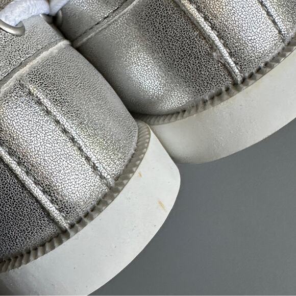 Gymboree  Little Girl’s Size 13 Silver Canvas Shoes Tennis Flat Sneakers…