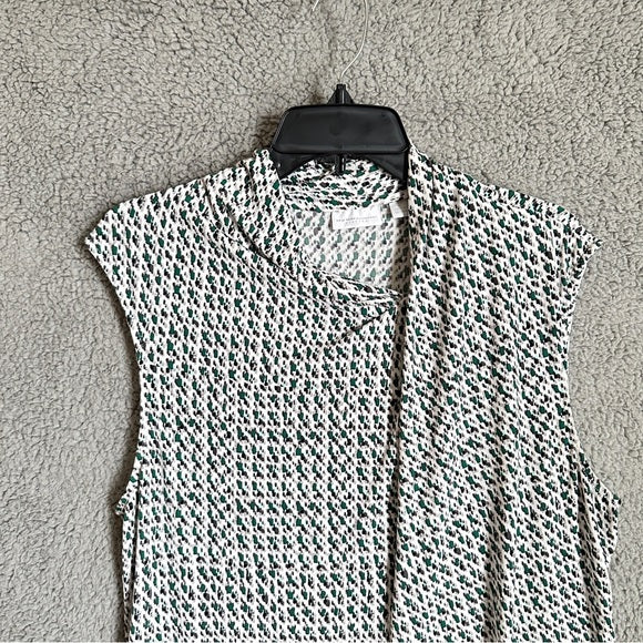 Pre - Loved New York & Company Sleeveless Black and White Patterned Blouse