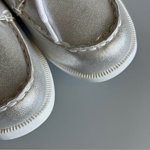 Gymboree  Little Girl’s Size 13 Silver Canvas Shoes Tennis Flat Sneakers…