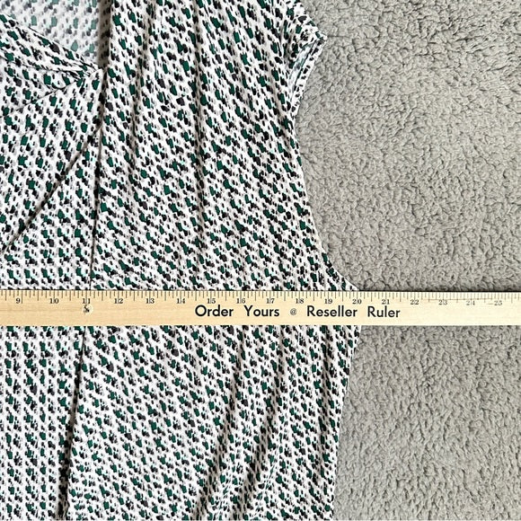 Pre - Loved New York & Company Sleeveless Black and White Patterned Blouse