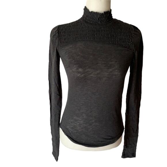 Free People Smocked Mock Neck Long Sleeve Knit Tee Size XS ⭐️⭐️⭐️⭐️⭐️