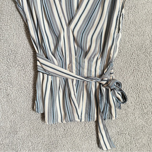Pre - Loved Max Studio Striped Blue and White Women's Blouse