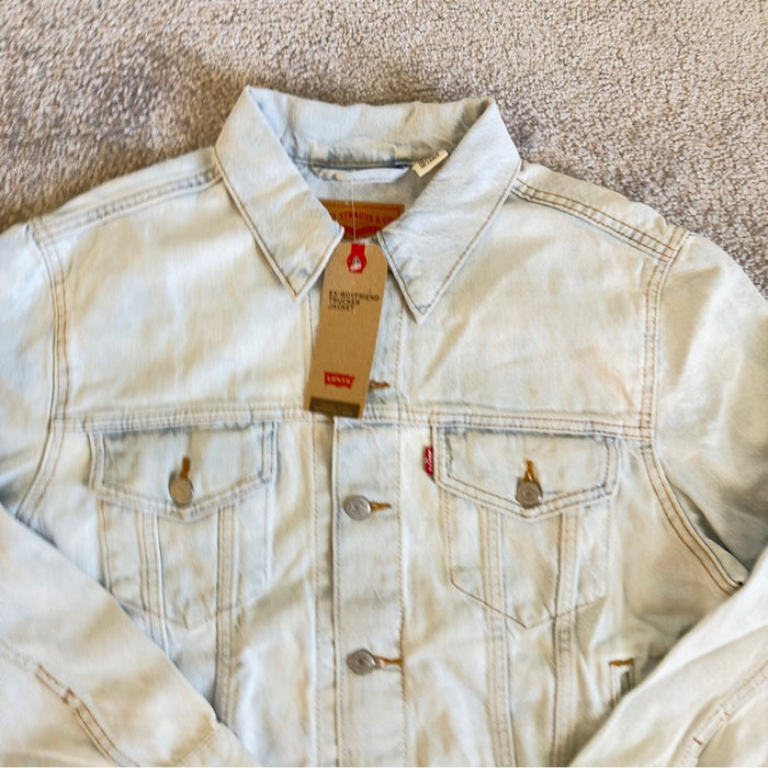 PanacheProse Levi’s Ex-Boyfriend Trucker Denim Jacket Size L with Floral Embroidered Back.L