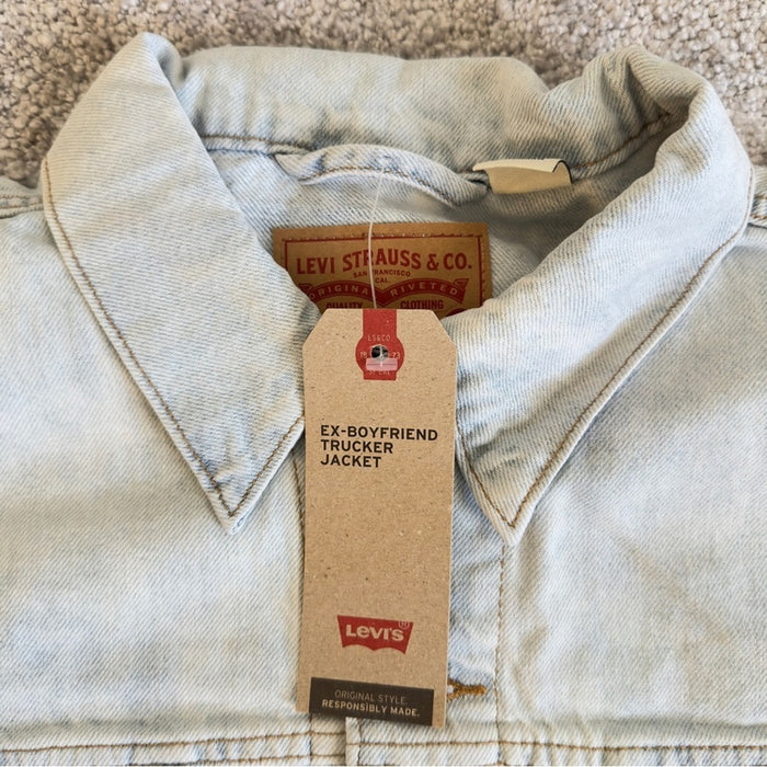 PanacheProse Levi’s Ex-Boyfriend Trucker Denim Jacket Size L with Floral Embroidered Back XL