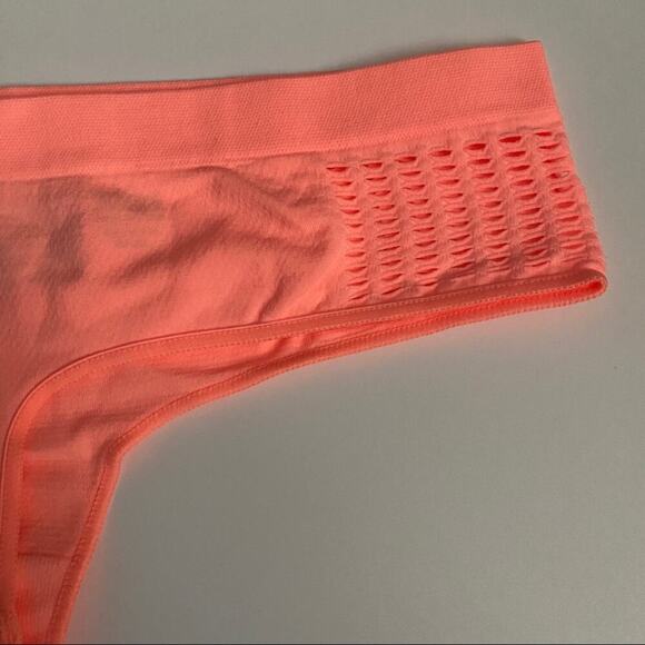 Victoria Secret Size XS Women’s Seamless Thong