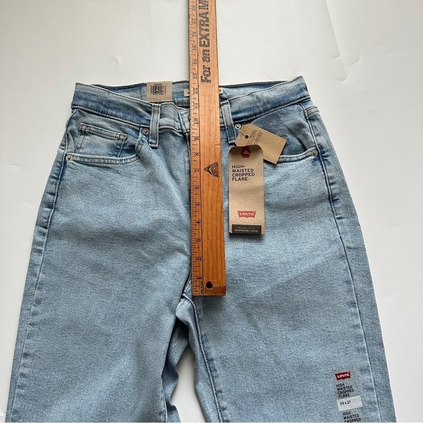 Levis High Waisted Cropped Flare Size 29 X 27 Women’s Logo Relaxed Blue Jeans