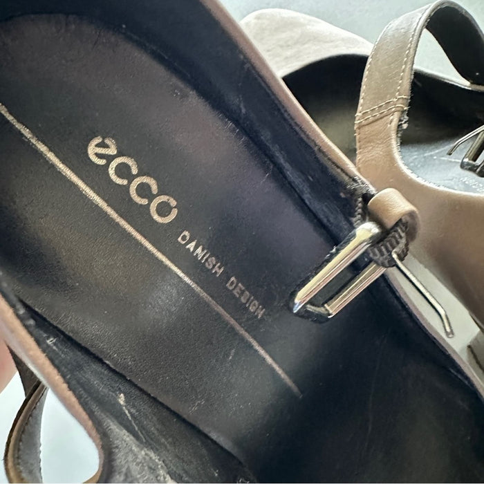 Ecco Danish Design Size 39 Women’s Gray Suede and Leather Mary Jane Pump…