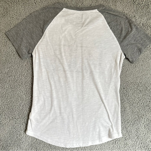Aeropostale Women’s Gray and White Graphic Tee - Size Women’s Medium, from PanacheProse