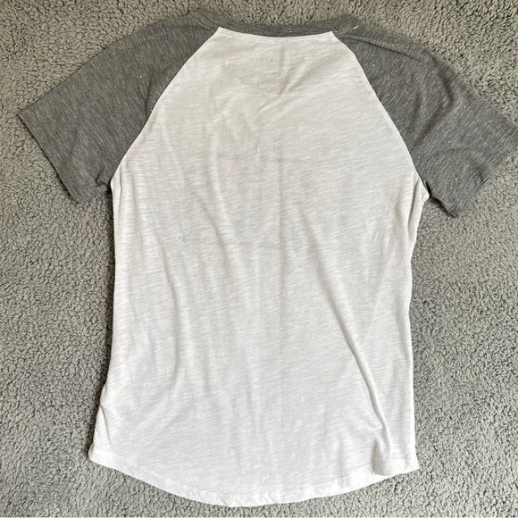 Aeropostale Women’s Gray and White Graphic Tee - Size Women’s Medium, from PanacheProse