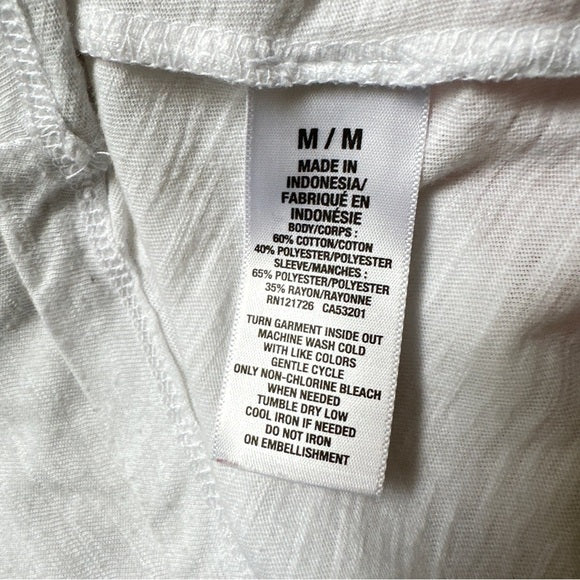 Aeropostale Women’s Gray and White Graphic Tee - Size Women’s Medium, from PanacheProse