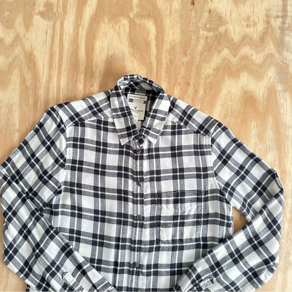 American Eagle Outfitters Boyfriend Fit Black and White Plaid Shirt - Size Women’s XS, from PanacheProse