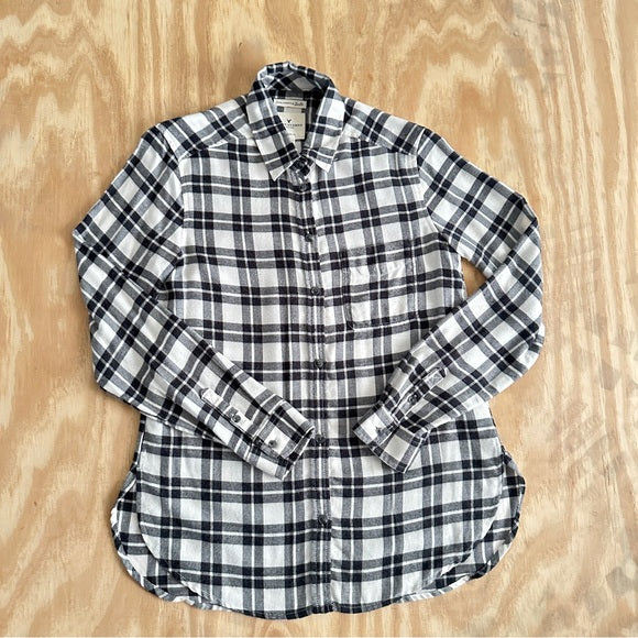 American Eagle Outfitters Boyfriend Fit Black and White Plaid Shirt - Size Women’s XS, from PanacheProse