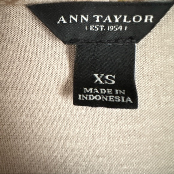 Ann Taylor Women’s Cowl Neck Stylish Beige Patterned Blouse - Size Women’s XS, from PanacheProse