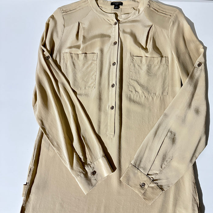 Ann Taylor Women’s Silk Solid Color Size 2 Botton 2 Pocket Front Shirt