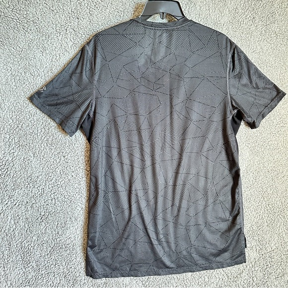 Champions Lightweight Gray Geometric Men's Summer T Shirt - Size Medium From PanacheProse