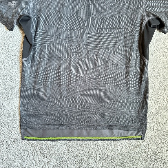 Champions Lightweight Gray Geometric Men's Summer T Shirt - Size Medium From PanacheProse