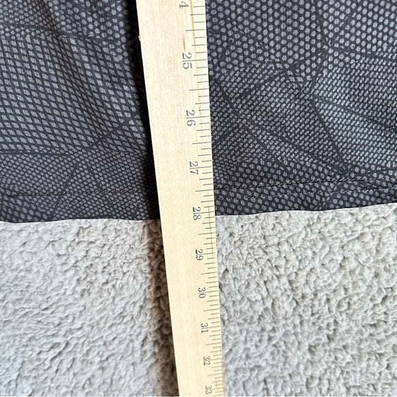 Champions Lightweight Gray Geometric Men's Summer T Shirt - Size Medium From PanacheProse