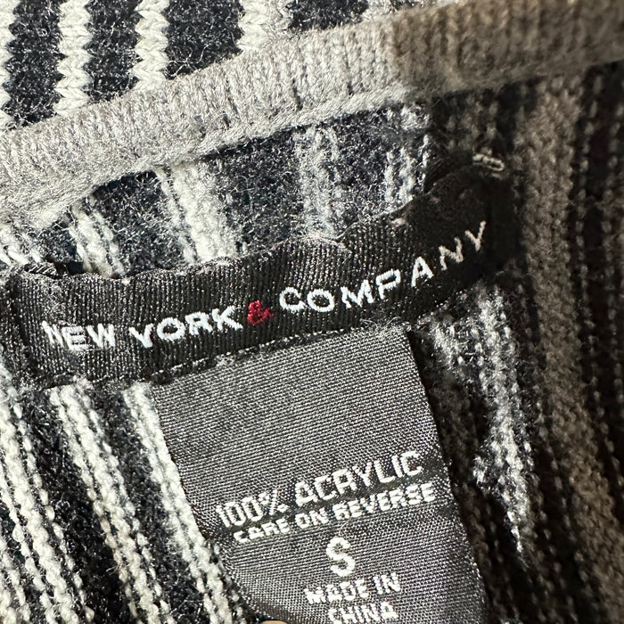 Pre-Loved New York & Company Black and Gray Striped Sweater – Women’s Size S