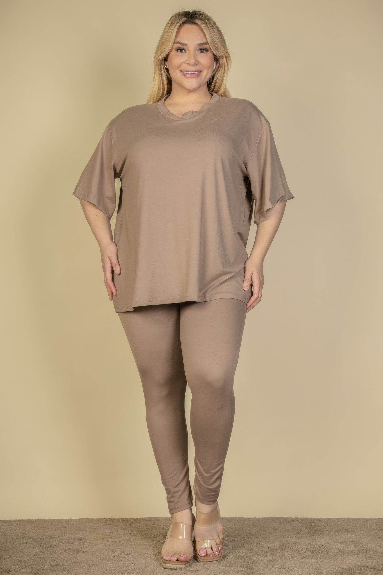 Plus Size Oversized T-shirt & Leggings Set – Comfortable and Stylish"