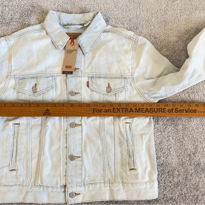 PanacheProse Levi’s Ex-Boyfriend Trucker Denim Jacket Size L with Floral Embroidered Back.L